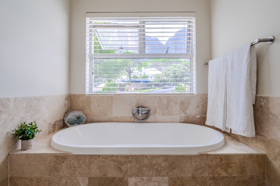 2 Bedroom Property for Sale in Camps Bay Western Cape